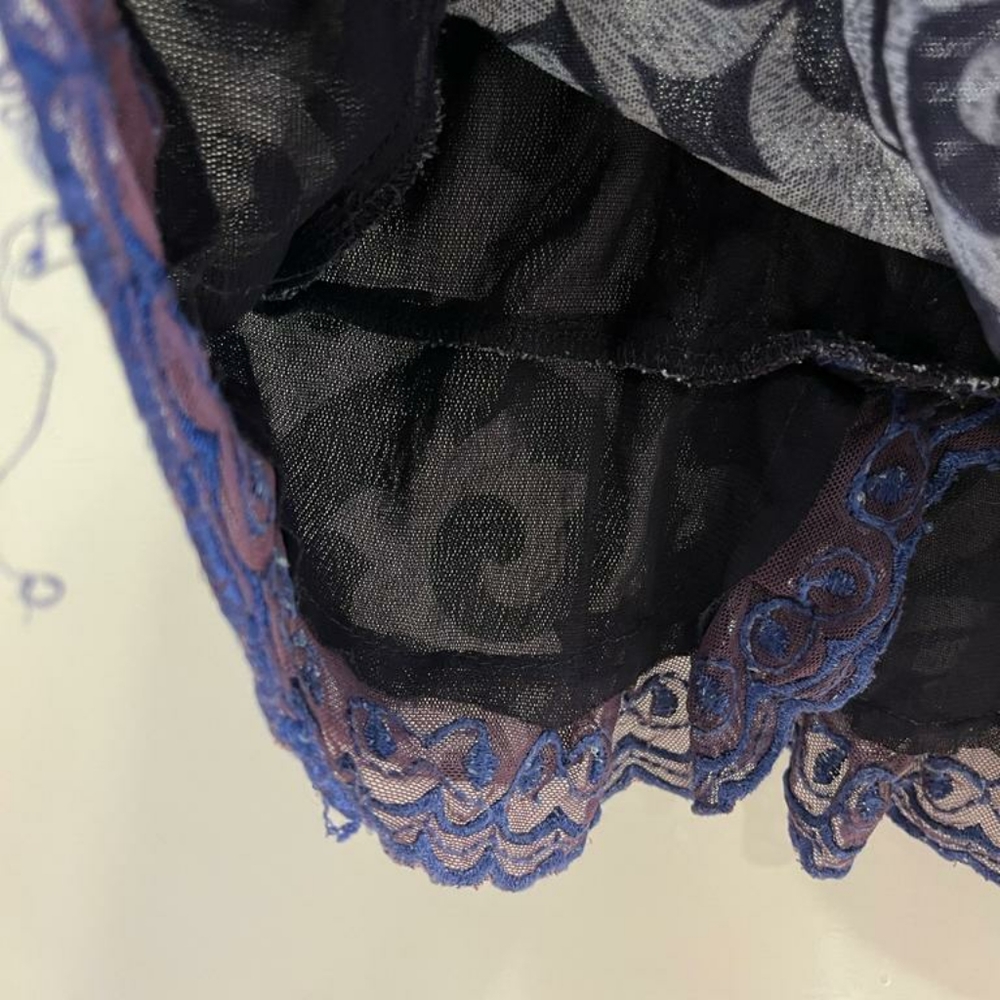 Purple lace top with pearl detailing - Picture 8 of 15